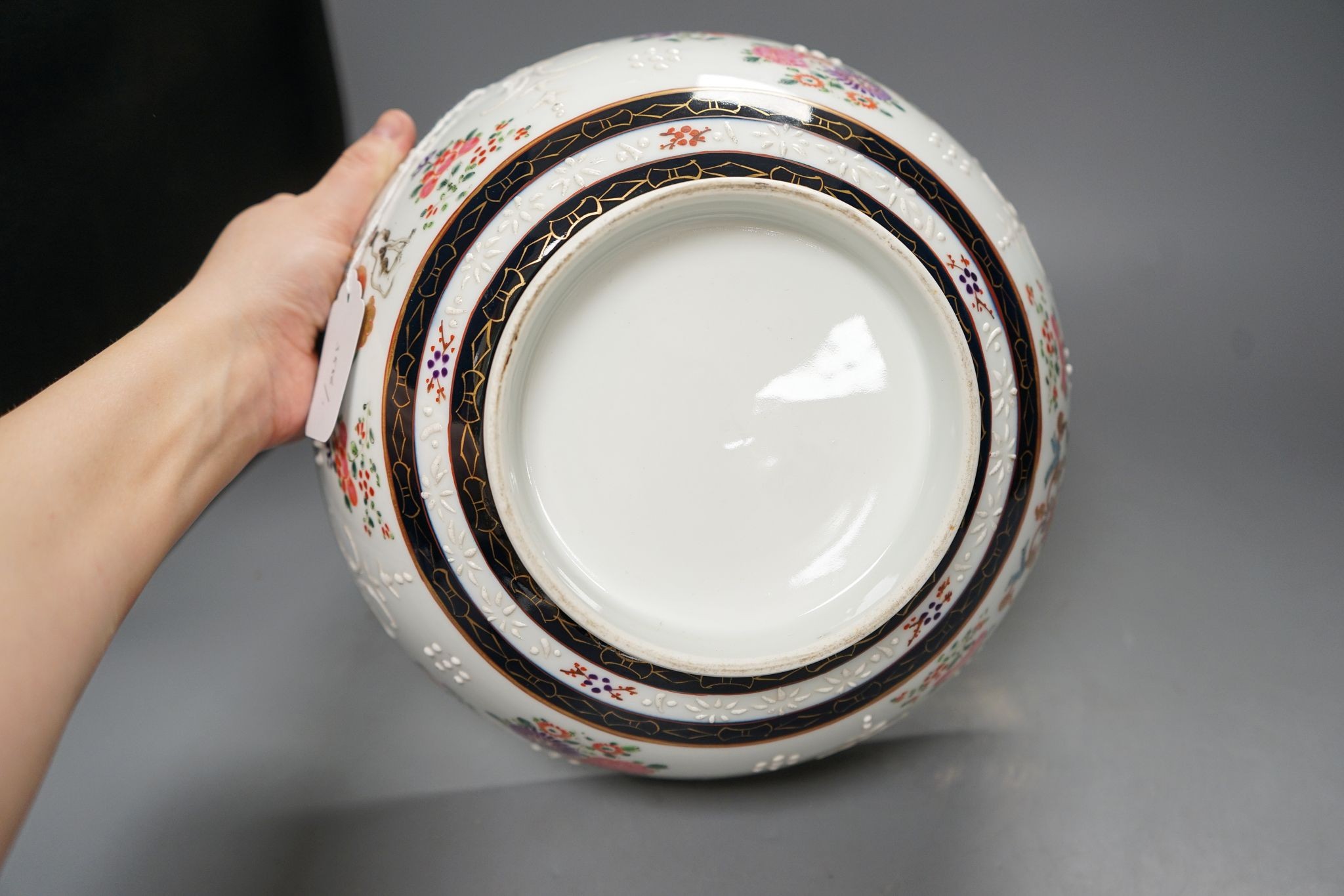 A 19th century Samson of Paris armorial bowl, 29cm diam